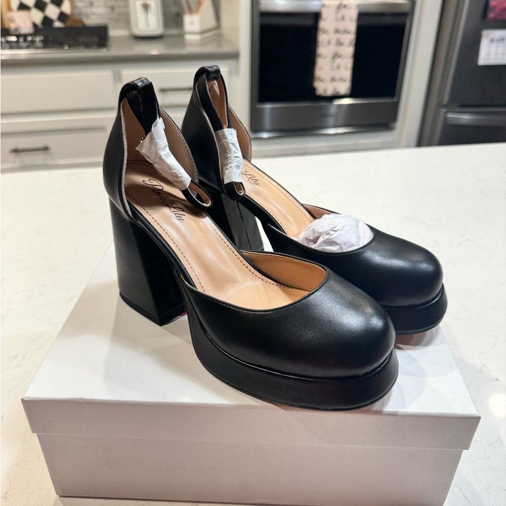 Pink Lily Black Platform Pumps - Picture 2 of 3